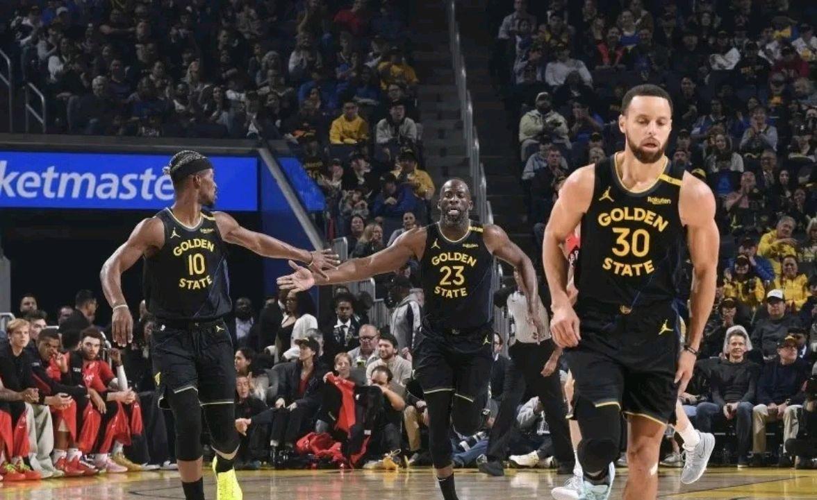 关于巴特勒连续三场比赛得分超过领先优势明显，澳大利亚队不断突破！赛场气氛高涨的信息
