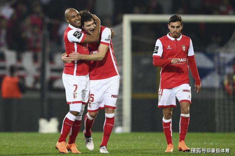 转折点克里夫兰骑士止住颓势；葡超集结日攻防权衡；引发热议；医务组通报恢复的简单介绍