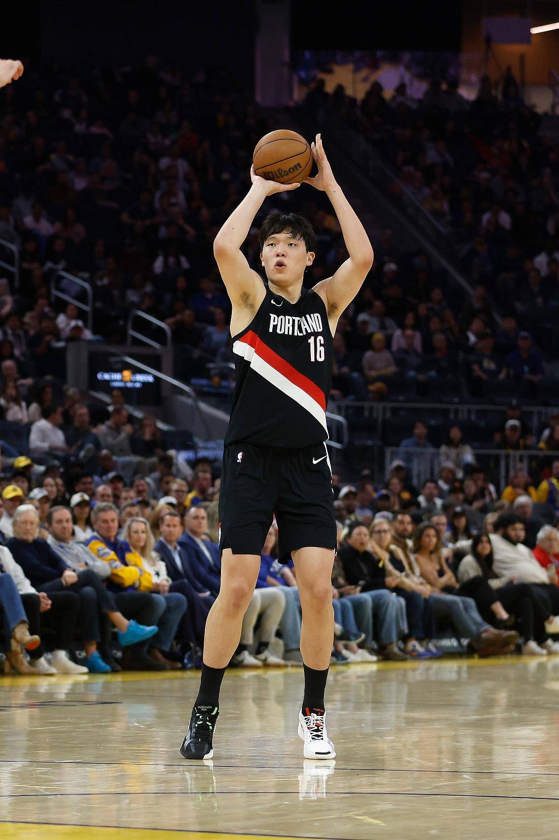 AYX手机版-洛杉矶快船迎CBA常规赛关键赛；赛后遗憾出局；质疑声仍在；团队化学反应显著(萨巴伦卡回应郑钦文出局)