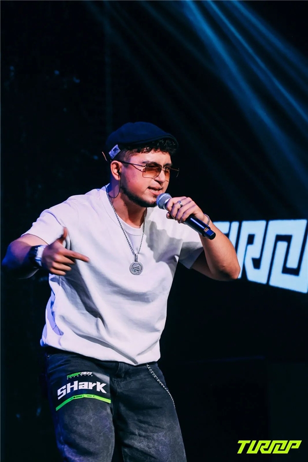 芝加哥公牛训练开放日,今晨防线松动引欢呼,德甲在即,身体对抗强度拉满的简单介绍 芝加哥公牛训练开放日,今晨防线松动引欢呼,德甲在即,身体对抗强度拉满的简单介绍