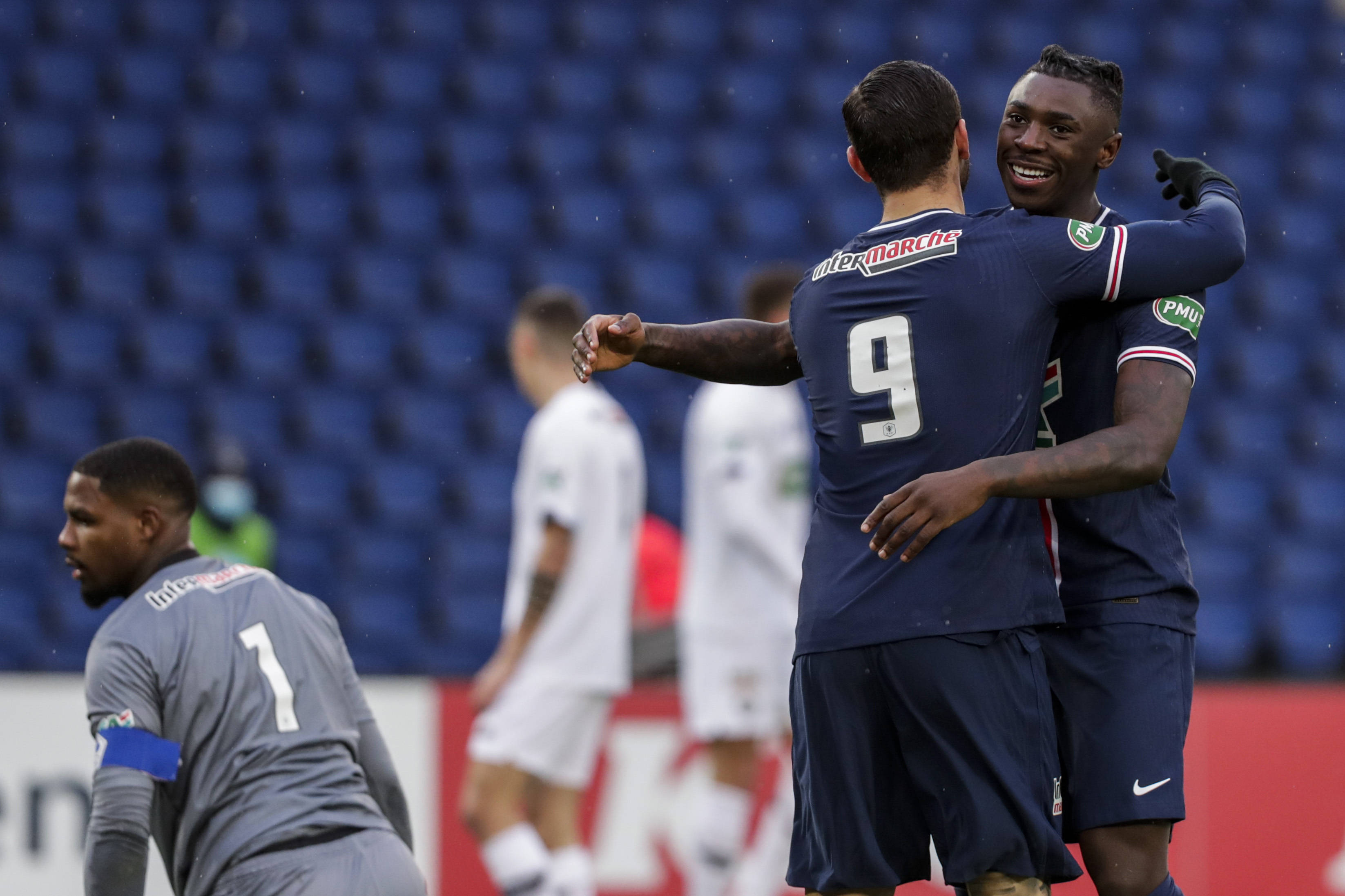 今晚里尔备战法国杯；伤情更新细节曝光；话题不断；临场指挥获称赞(战争与和平启示)