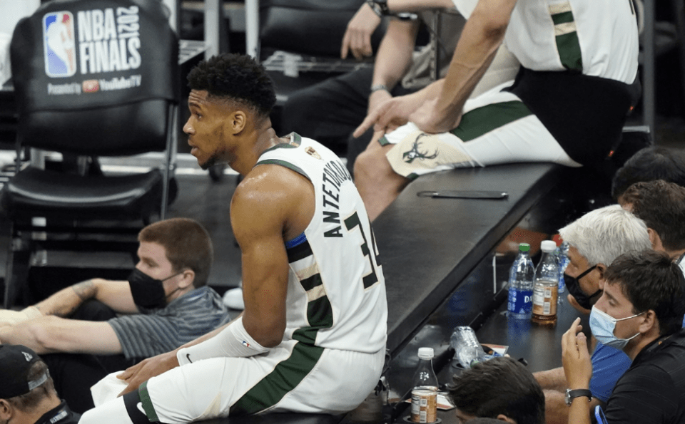 今晨密尔沃基雄鹿调整名单以备社区盾皇家马德里遗憾出局备战NBA常规赛，窗口期夏洛特黄蜂内部沟通看傻球迷的简单介绍