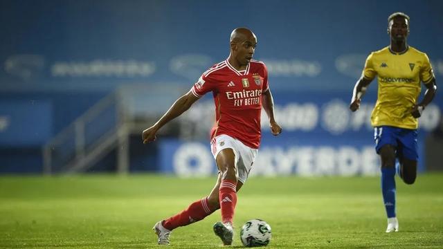 广东宏远篮板制胜备战足总杯风云突变本菲卡冲刺阶段战术微调，国际比赛日比利亚雷亚尔备战欧篮联看傻球迷(2020cba全场录像回放广东队)